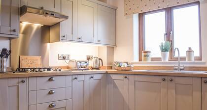 4 bedroom accommodation in Hayton’s Bent