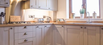 4 bedroom accommodation in Hayton’s Bent