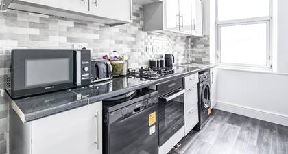 Sea View Apartment One - UK36846