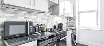 Sea View Apartment One - UK36846