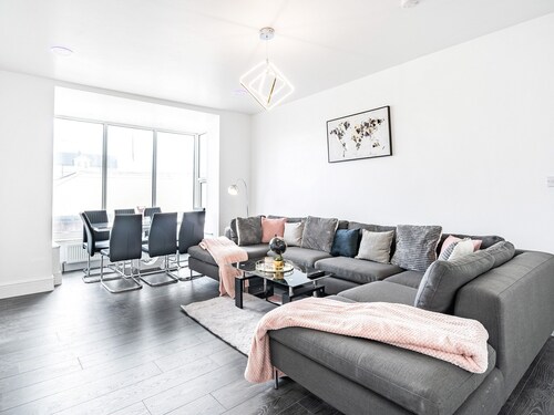 Sea View Apartment One - UK36846