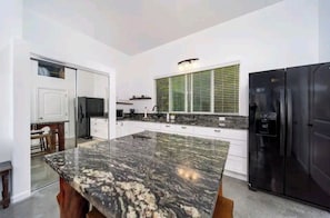 雪櫃、微波爐、爐具、咖啡機/沖茶器