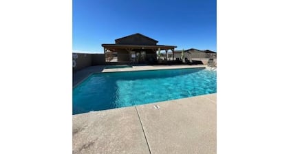 Wonderful 2 BR 2 bath home- Pool & Jacuzzi access
