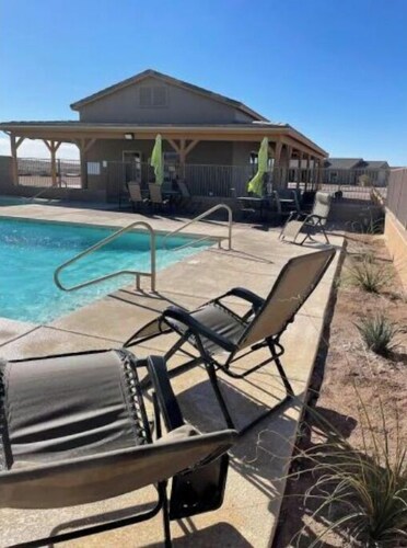 Wonderful 2 BR 2 bath home- Pool & Jacuzzi access