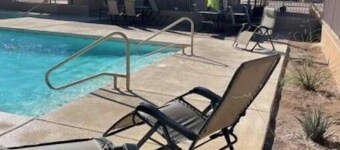 Wonderful 2 BR 2 bath home- Pool & Jacuzzi access