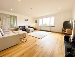 Fireplace - 3 bedroom accommodation in Lamlash (Lamlash)