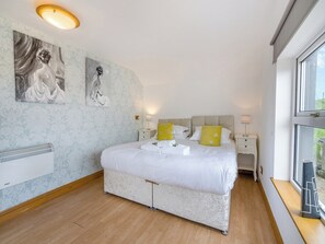 4 bedrooms, bed sheets