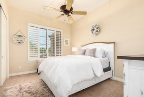 3 bedrooms, desk, WiFi, bed sheets