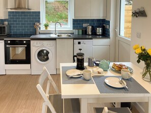 Dishwasher, high chair - 1 bedroom accommodation in Torlundy (Torlundy)