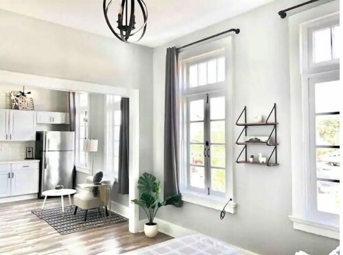 Historic Perfectly-located Uptown Studio