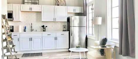 Refrigerador, microondas, horno, placa de cocina