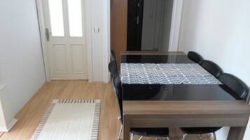 Departamento | 2 habitaciones, insonorización y tabla de planchar con plancha