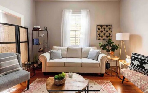 Uptown Glam - Best Amenities & Neighborhood