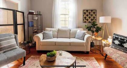 Uptown Glam - Best Amenities & Neighborhood