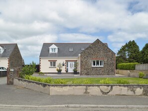 Exterior - 4 bedroom accommodation in Letterston (Letterston)