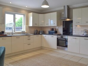 Lave-vaisselle, chaise haute