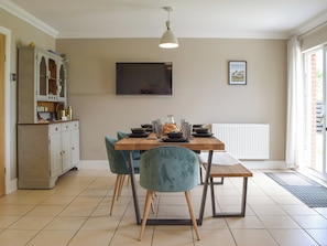 Dining - 4 bedroom accommodation in Letterston (Letterston)