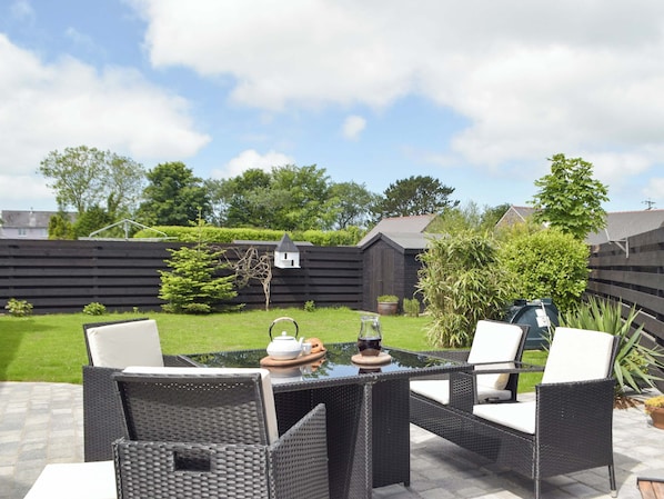 Outdoor dining - 4 bedroom accommodation in Letterston (Letterston)