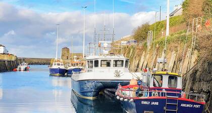 2 bedroom accommodation in Amlwch