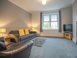 TV - 2 bedroom accommodation in Bideford (Bideford)