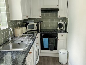 Keittoastiat/astiat/ruokailuvälineet