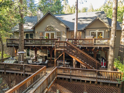 Large 2 Story Home; Walk 2lake, Enclosed backyd w Running Stream; Dog Friendly!