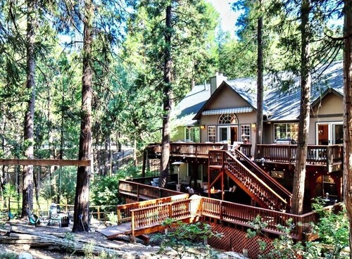 Large 2 Story Home; Walk 2lake, Enclosed backyd w Running Stream; Dog Friendly!