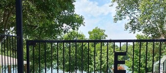 Lake Front Gated Property Private Dock
Book 3 Nights - Get 4th Night Free.