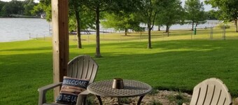 Lake Front Gated Property  Private Dock 
Book 3 Nights - Get 4th Night Free. 