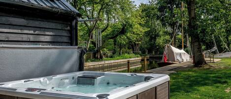 Bain à remous extérieur