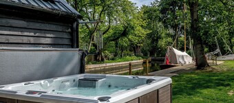 5 bedroom accommodation in Ludham