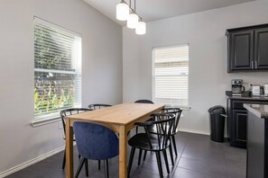 Dining - Modern South Austin Home|King Bed • Gym • Patio • Sleeps 6- Ideal for long stays (Austin)
