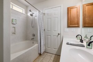 Shower, towels - Modern South Austin Home|King Bed • Gym • Patio • Sleeps 6- Ideal for long stays (Austin)