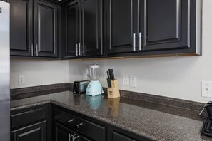 Fridge, microwave, oven, stovetop - Modern South Austin Home|King Bed • Gym • Patio • Sleeps 6- Ideal for long stays (Austin)