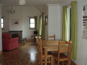 Interior - A pretty detached single storey cottage set in its own grounds. (Achnacarnin near Lochinver)