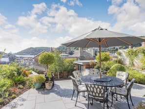 Outdoor dining - 1 bedroom accommodation in 3 Coombe Close (3 Coombe Close)