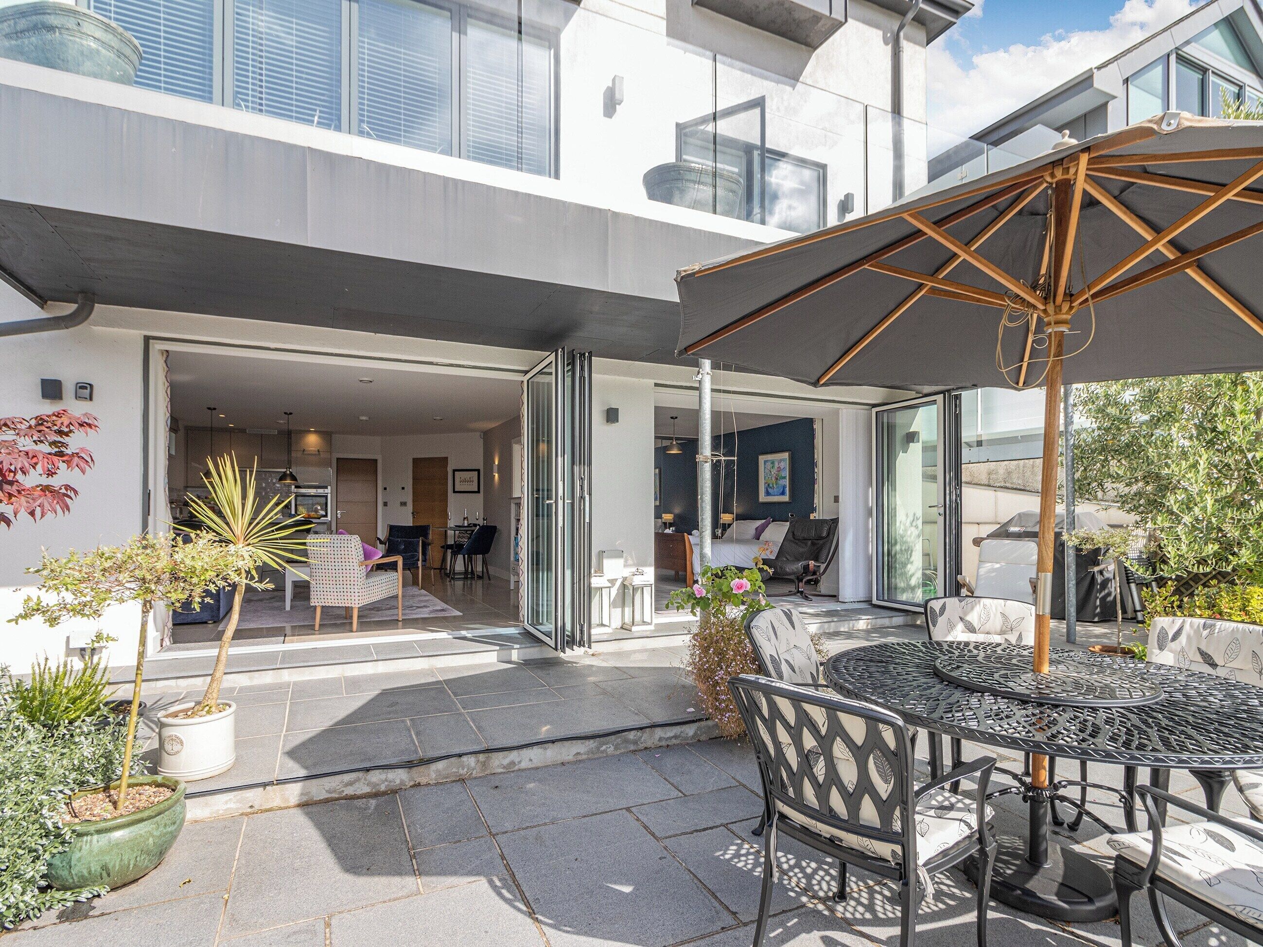 屋外ダイニングエリア