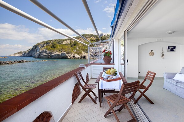 تناول الطعام بالخارج