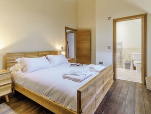 6 bedrooms, free WiFi, bed sheets - The Millhouse - UK32510 (St Brides)