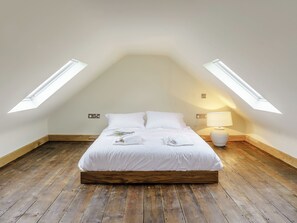 6 bedrooms, free WiFi, bed sheets - The Millhouse - UK32510 (St Brides)