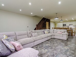 TV - The Millhouse - UK32510 (St Brides)
