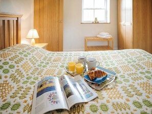 1 bedroom, WiFi, bed sheets - Jones' Stable - QC1538 (Gower)