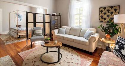 RARE Uptown Treasure - Excellent for Groups!!