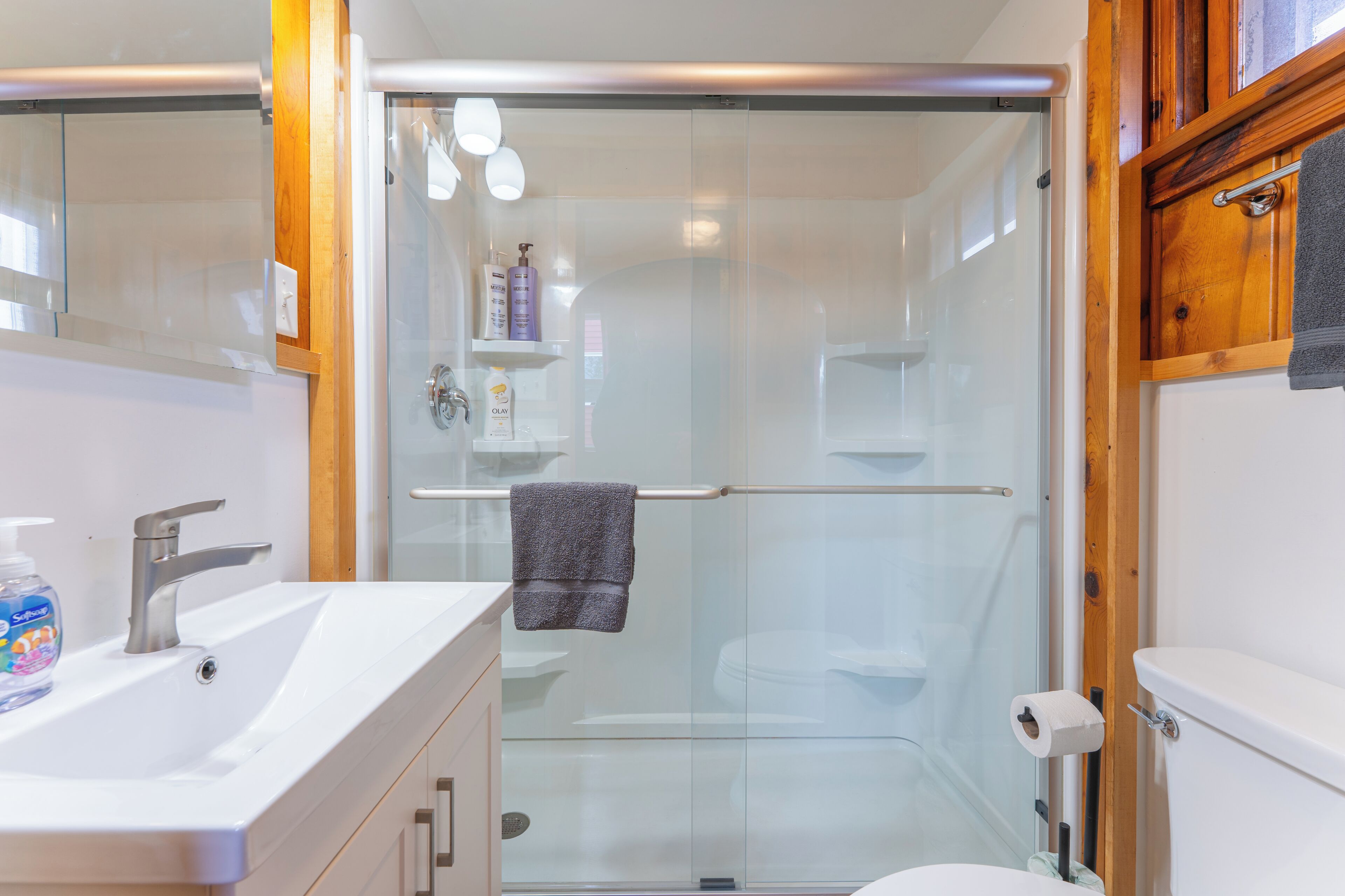Dusche, Haartrockner, Handtücher, Seife