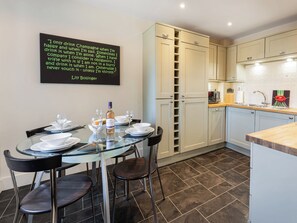 Dining - 2 bedroom accommodation in Beadnell (Beadnell)