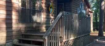 Rustic Hide Away House near Petit Jean State Park!