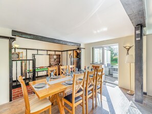 Dining - 4 bedroom accommodation in Montgomery (Montgomery)