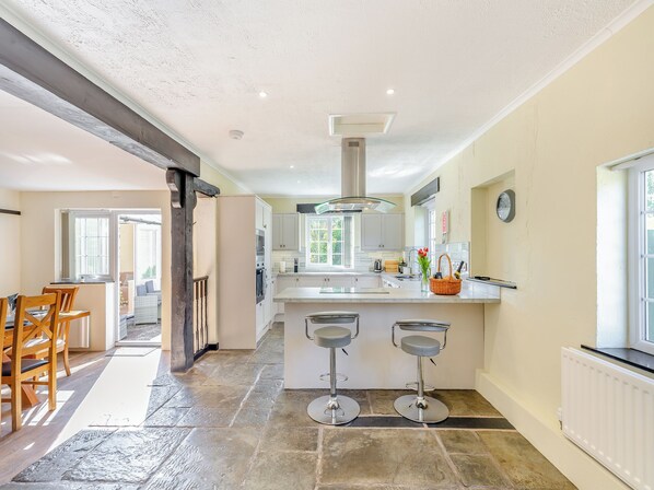 Lave-vaisselle, chaise haute