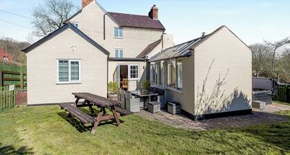 4 bedroom accommodation in Montgomery