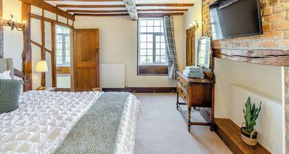 4 bedroom accommodation in Montgomery
